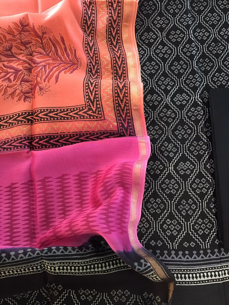 Image of Pure Maheshwari Silk Printed Suit - Black