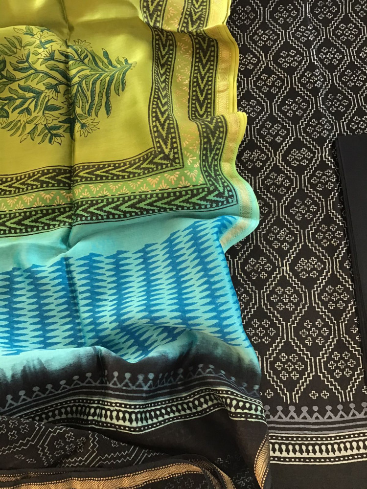 Image of Pure Maheshwari Silk Printed Suit - Black