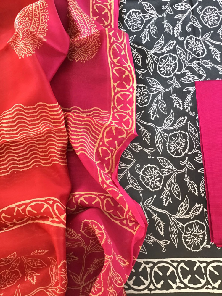 Image of Pure Maheshwari Silk Printed Suit - Grey