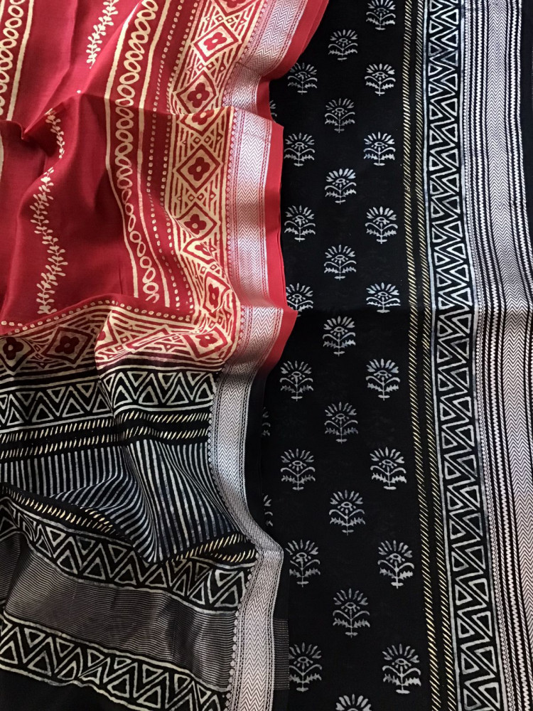 Image of Pure Maheshwari Silk Printed Suit - Black