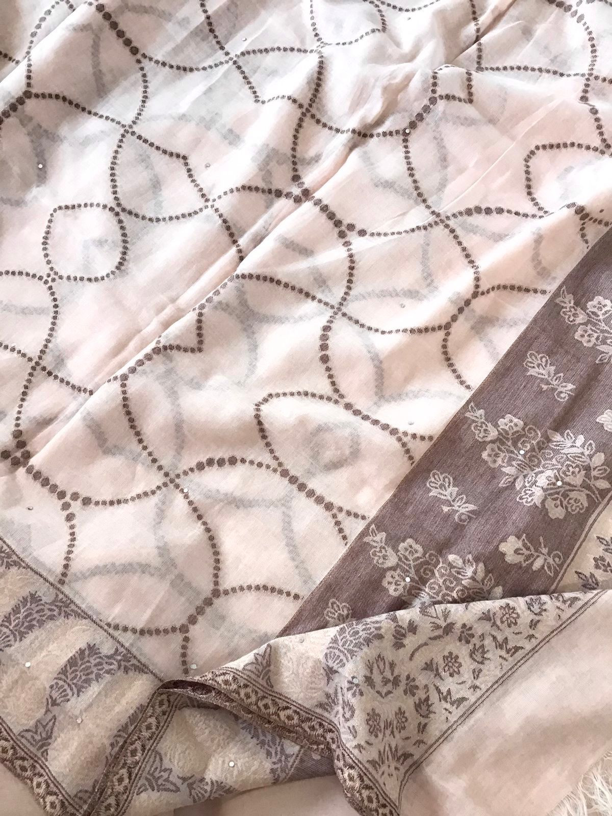 Pure Muslin Embroidered Jamdani Weaved Suit - Beigish Peach