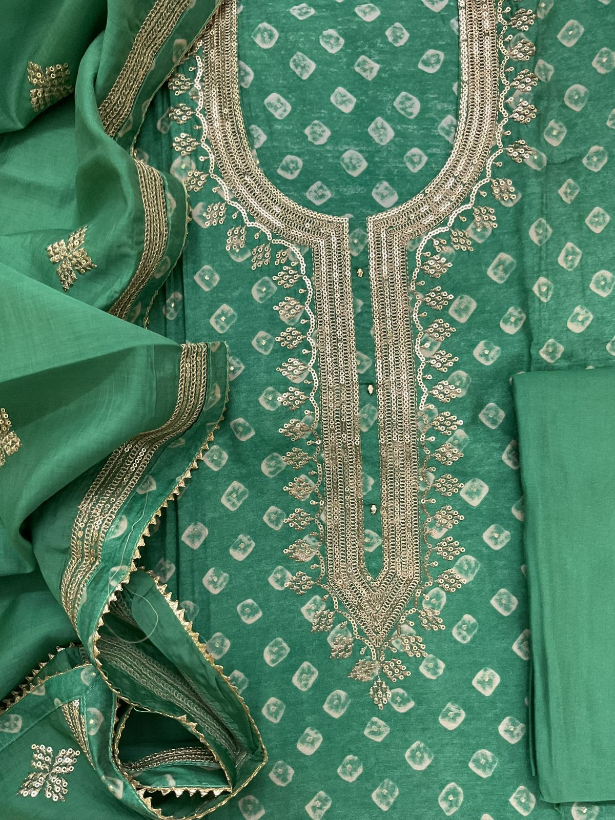 Soft Muslin Printed Embroidered Suit - Green