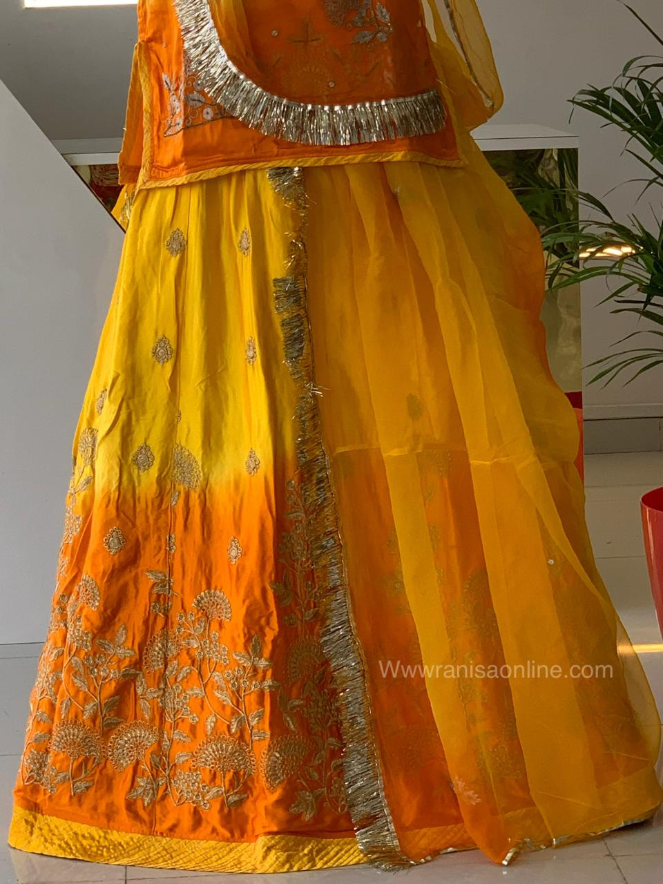 Rangbari poshak