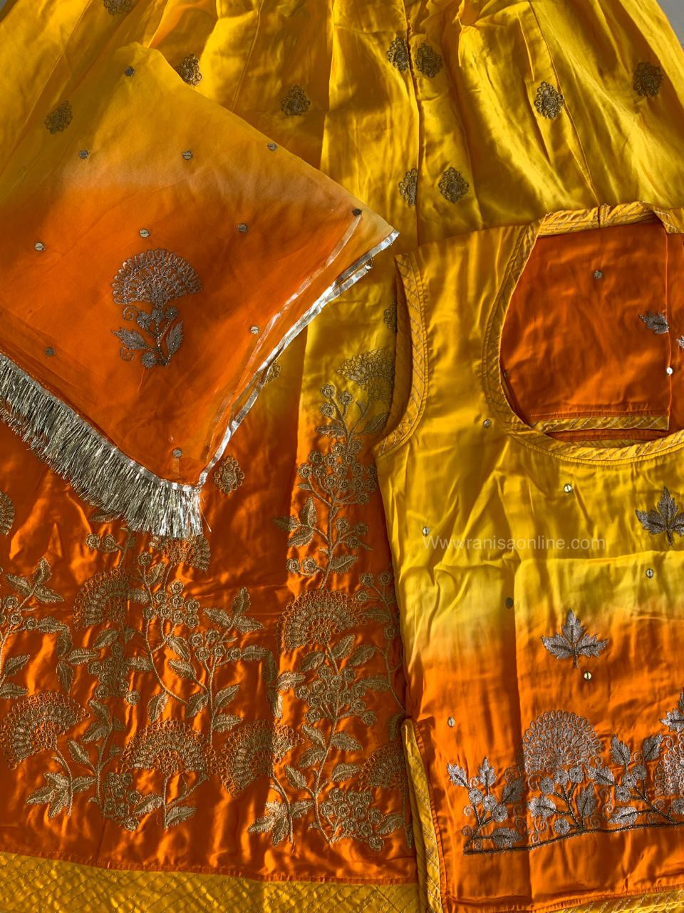 Rangbari poshak