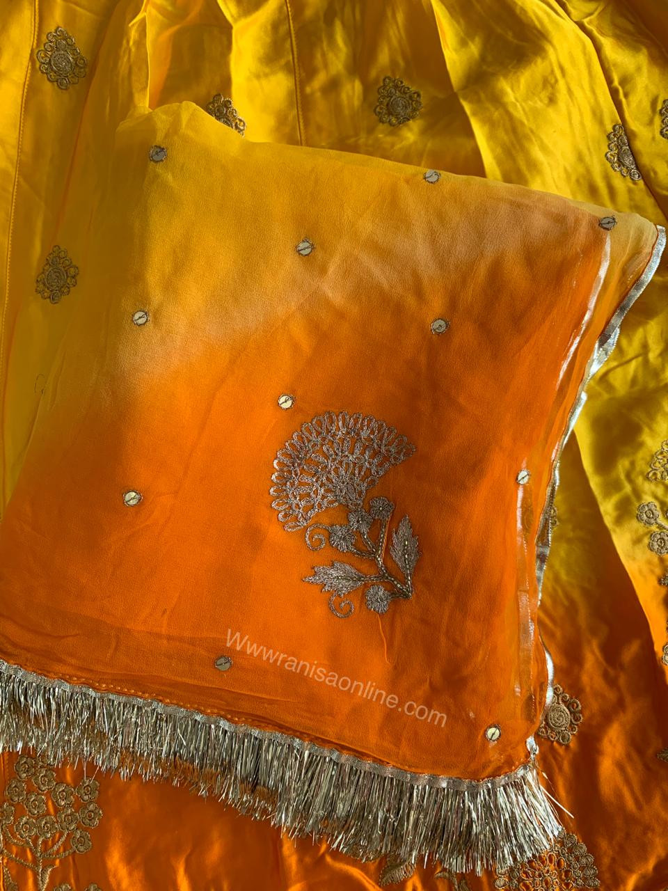 Rangbari poshak