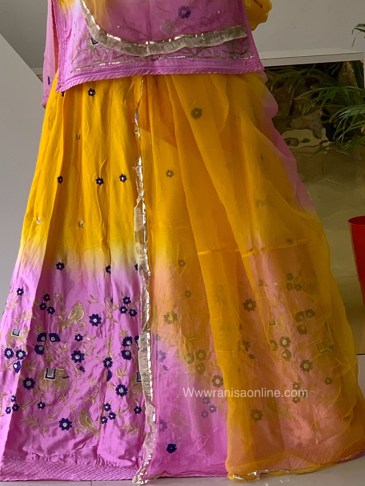 Rangbari poshak