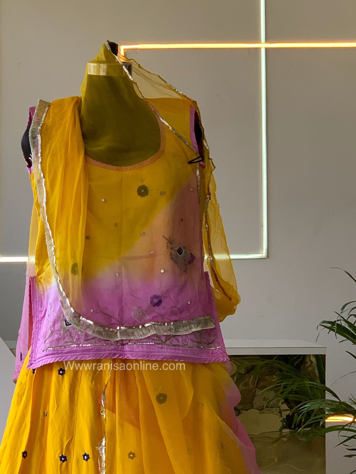 Rangbari poshak