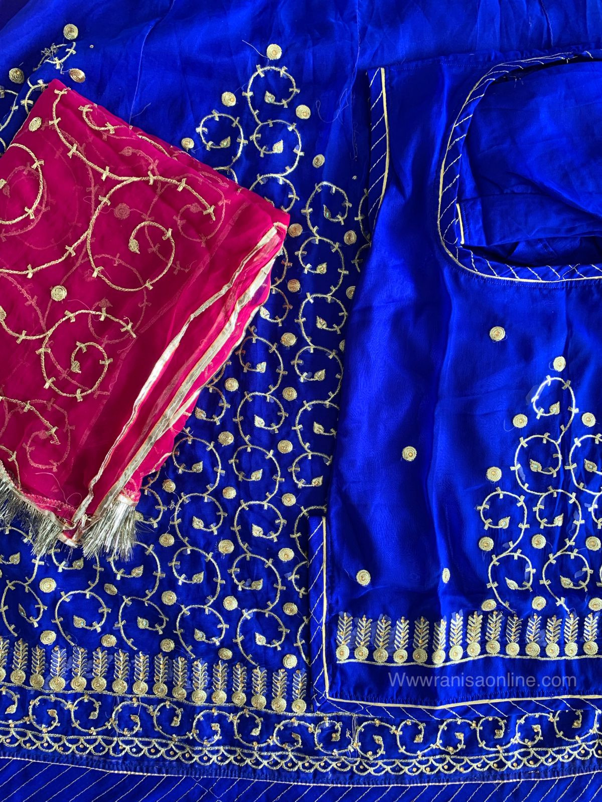 Aprajita poshak