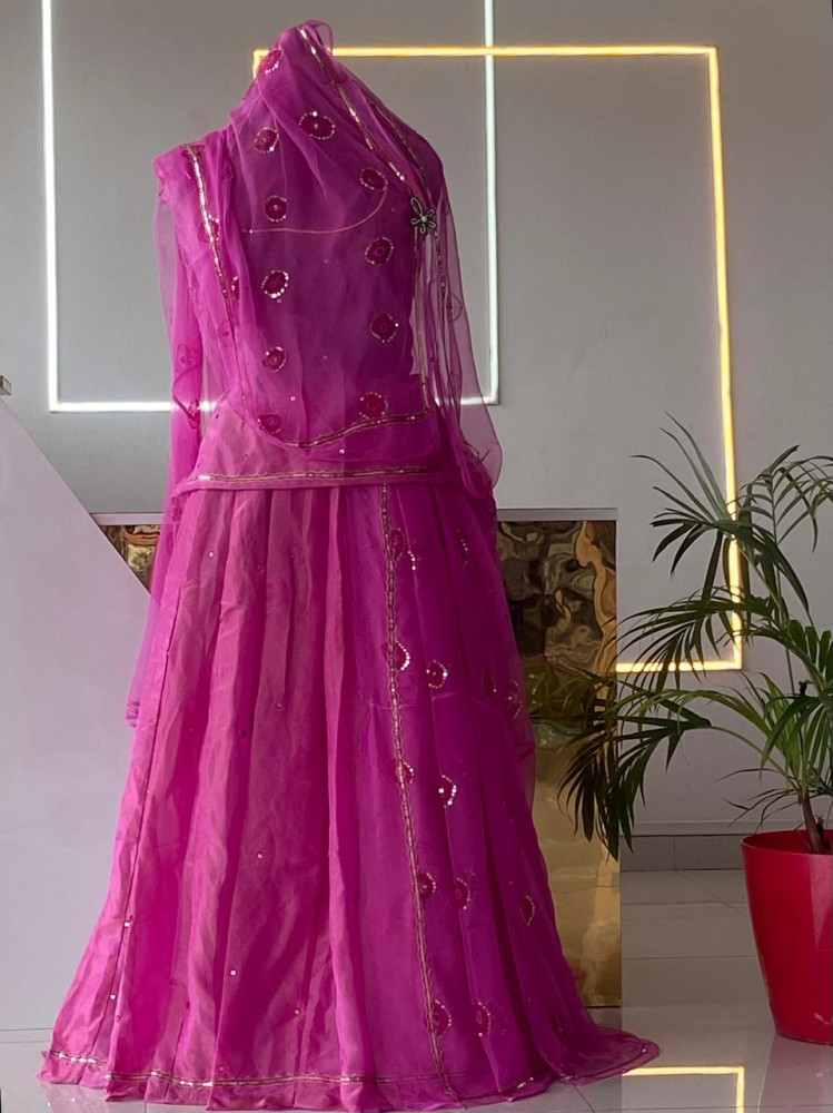 Image of Tissue suit