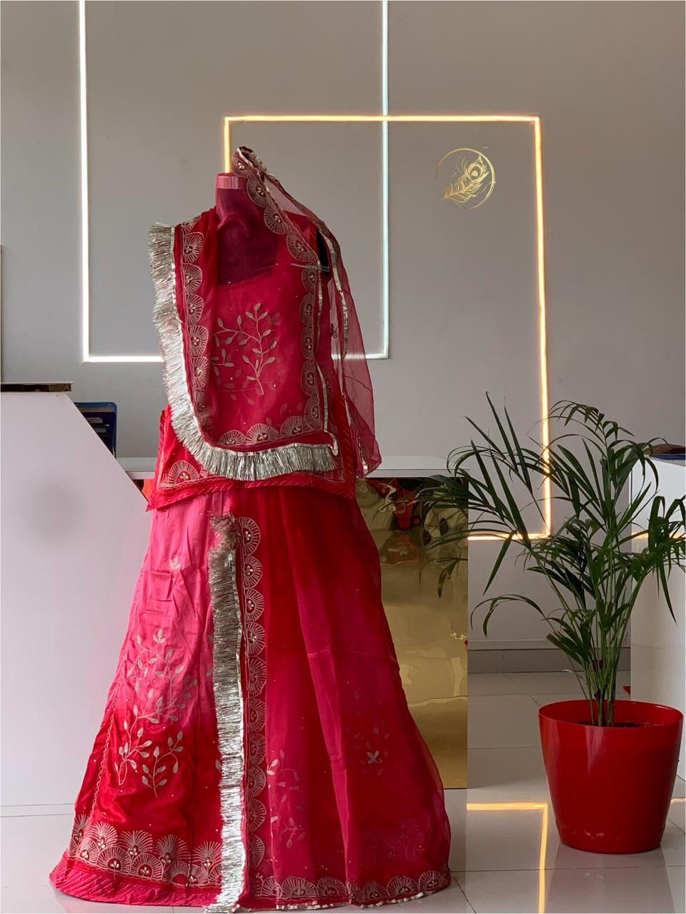 zari bari poshak