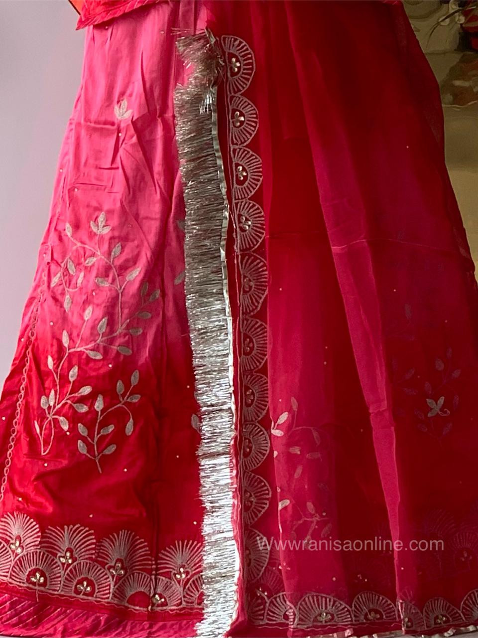 zari bari poshak