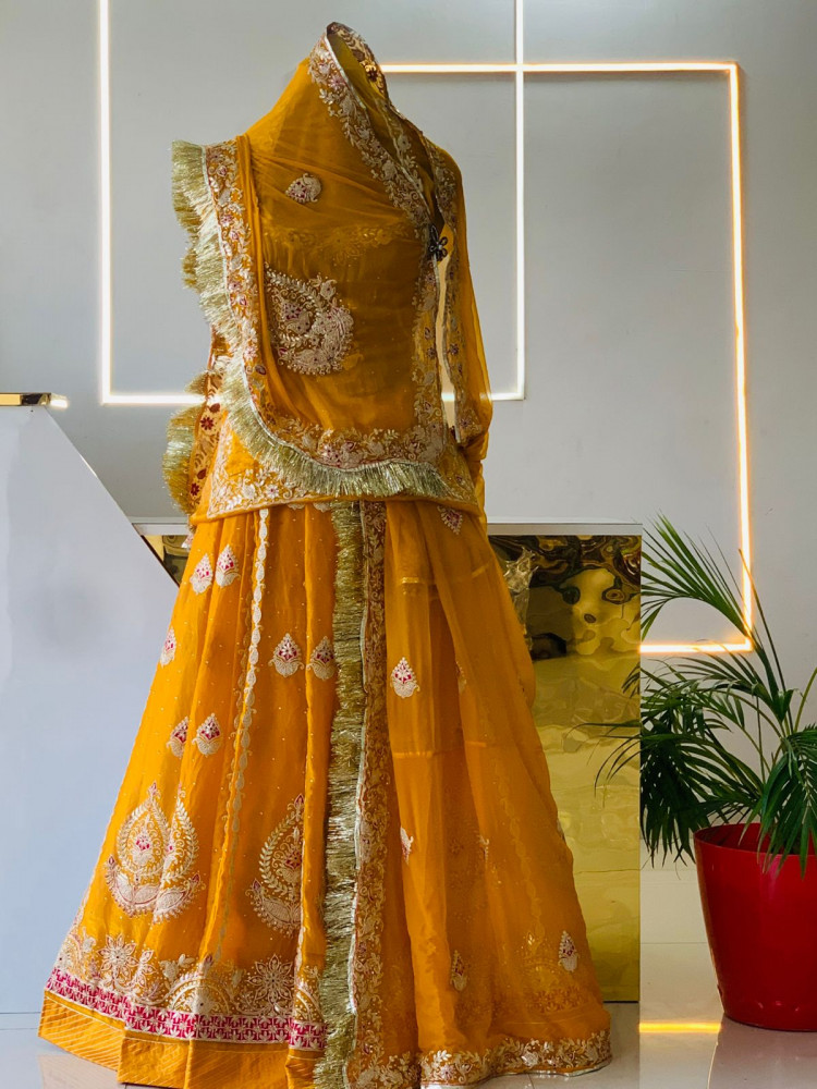 Image of Gajmoti poshak