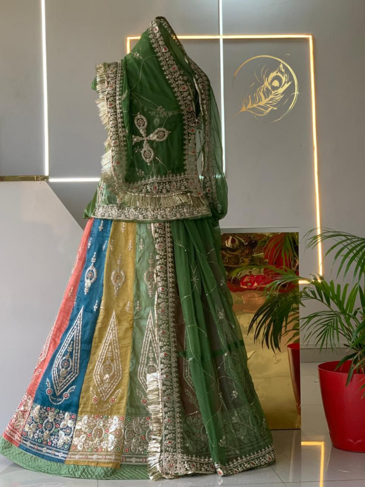 Image of Nakhrali poshak