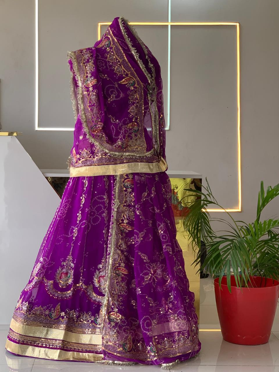 Royal georgette gherdar bandhej poshak