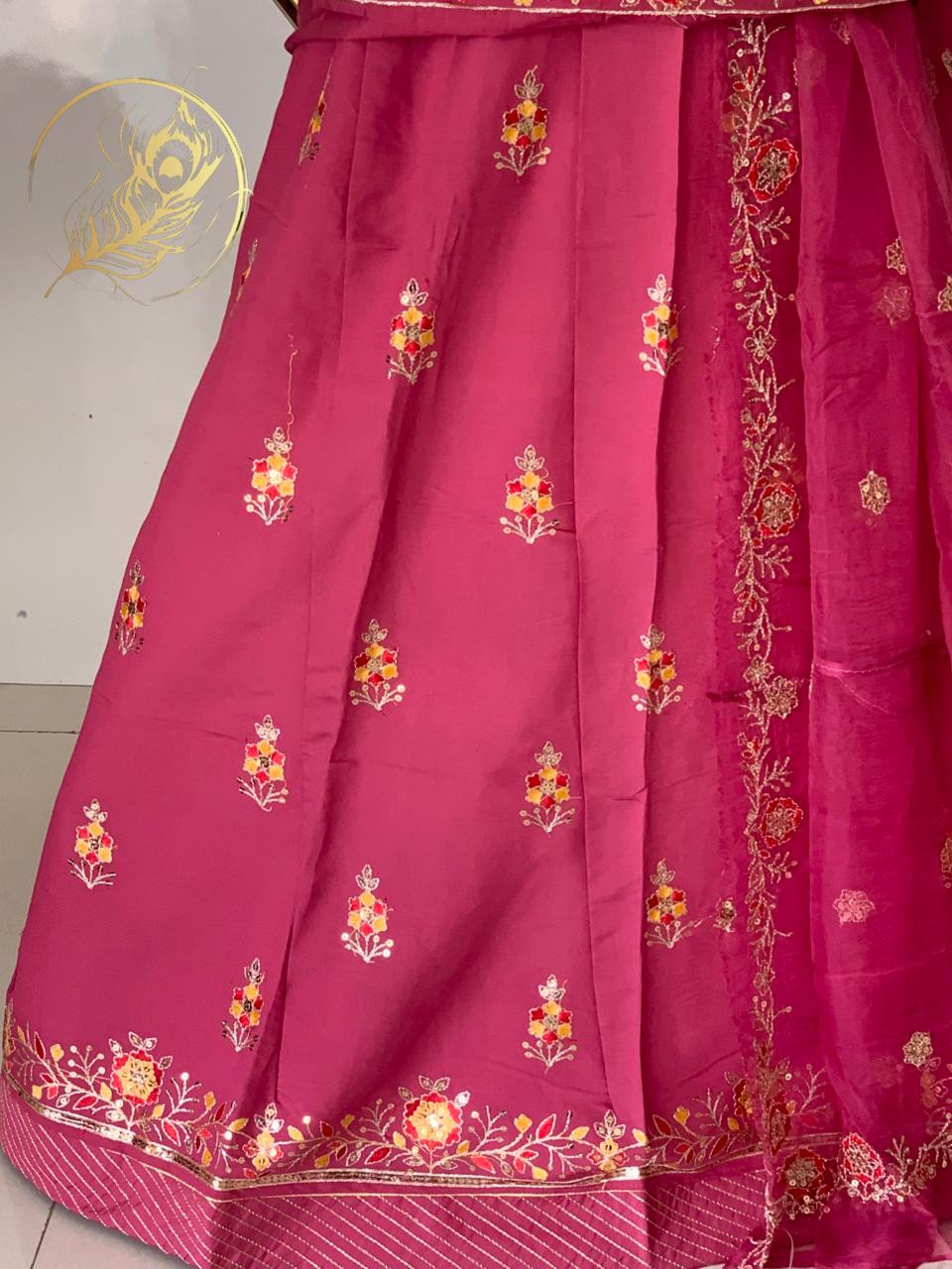 Boutique suit in Tora