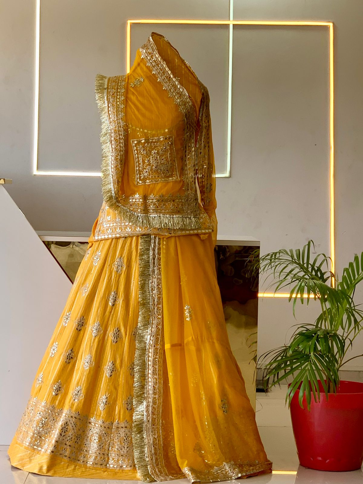 MAHAGAURI POSHAK