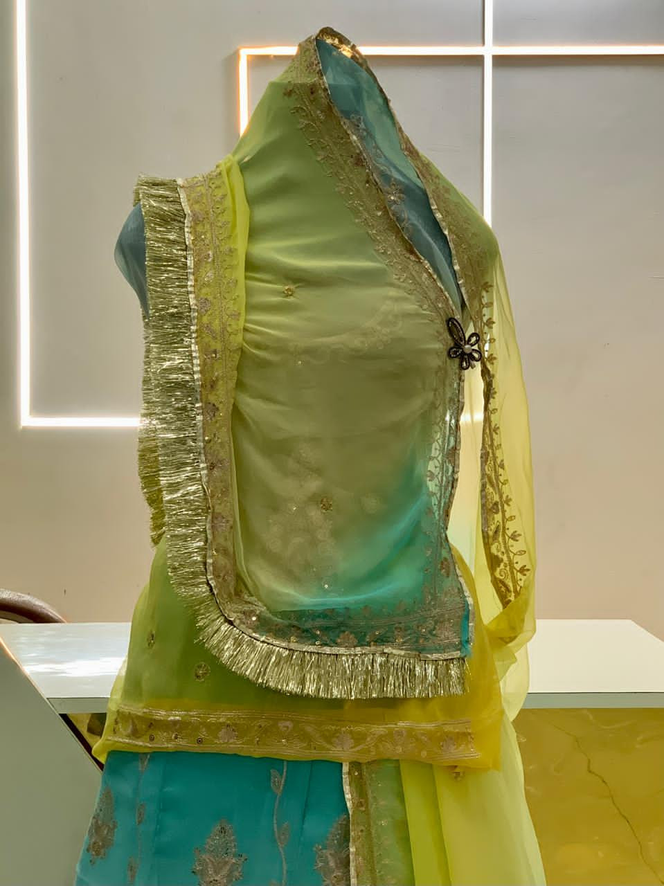 Rooprani poshak
