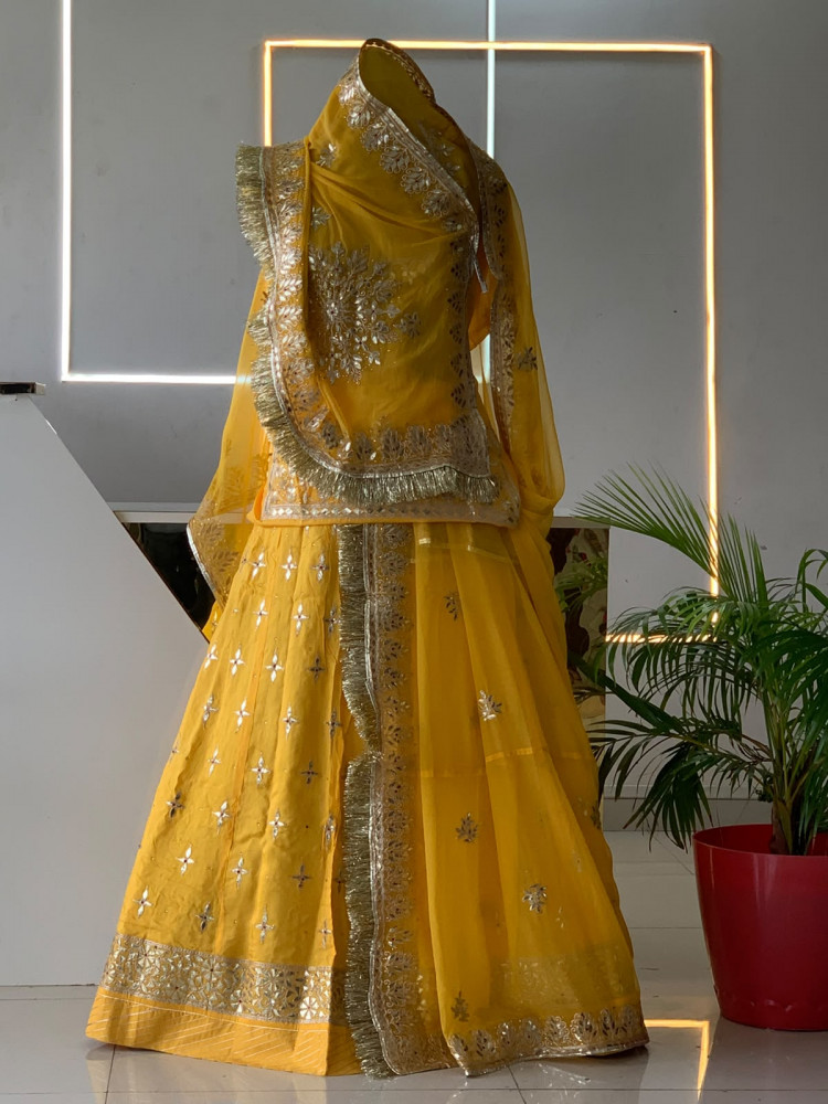 Image of vaani poshak