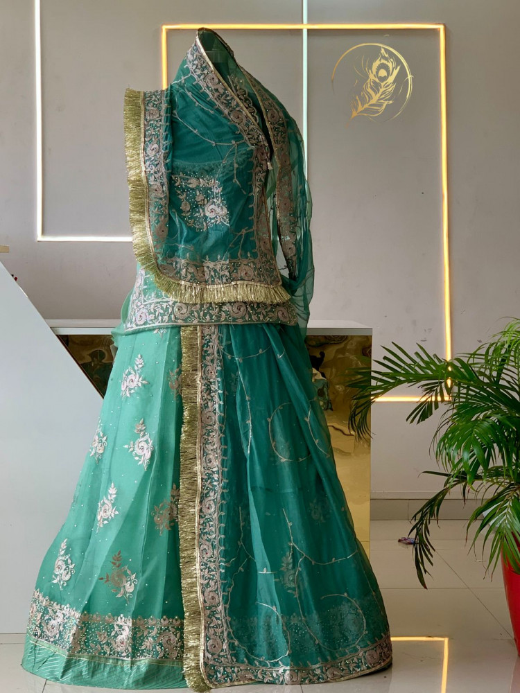 Image of Aanya poshak