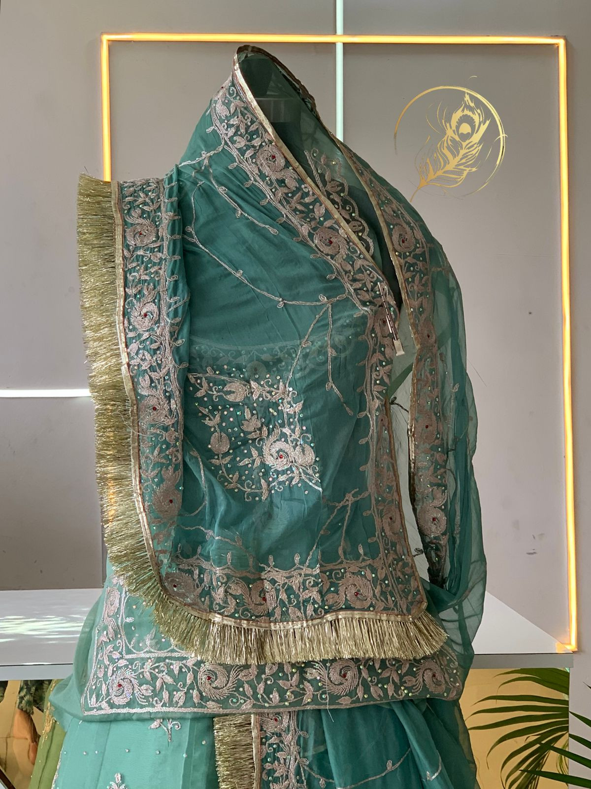 Aanya poshak