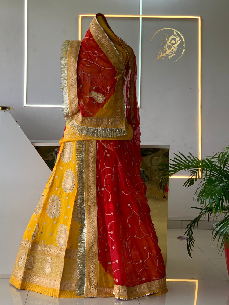 Image of naina poshak