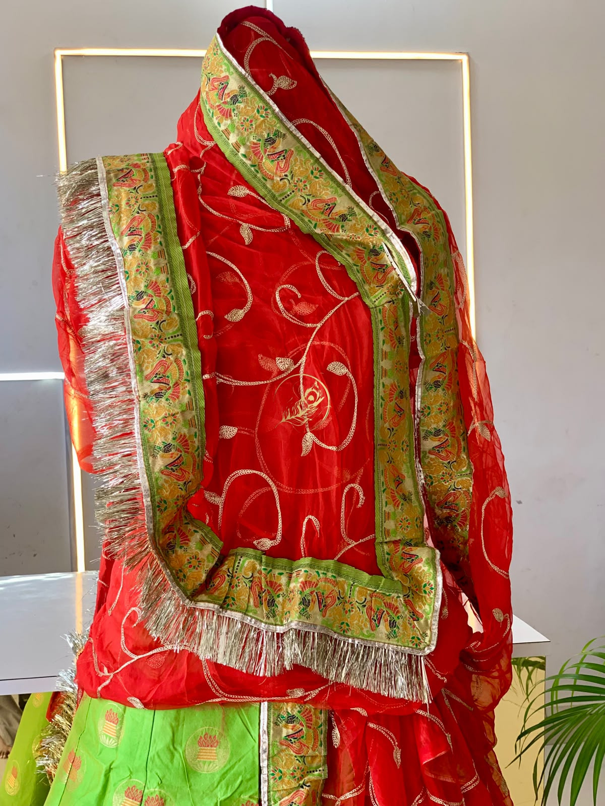 BANARASI POSHAK