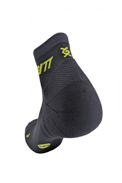 GAMBITT DISTANCE COMPRESSION LOW-CUT SOCKS
