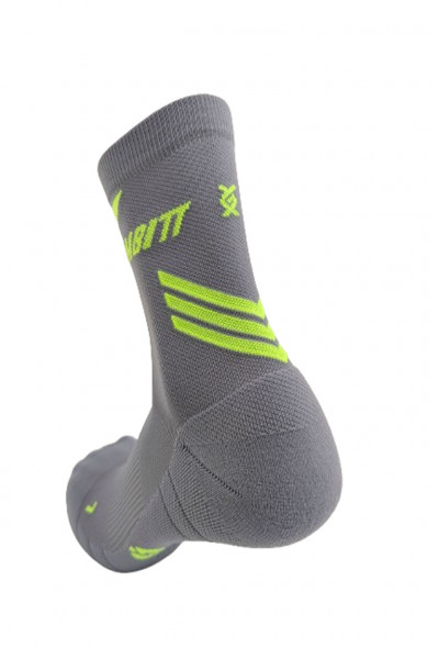 GAMBITT DISTANCE COMPRESSION SHORT SOCKS