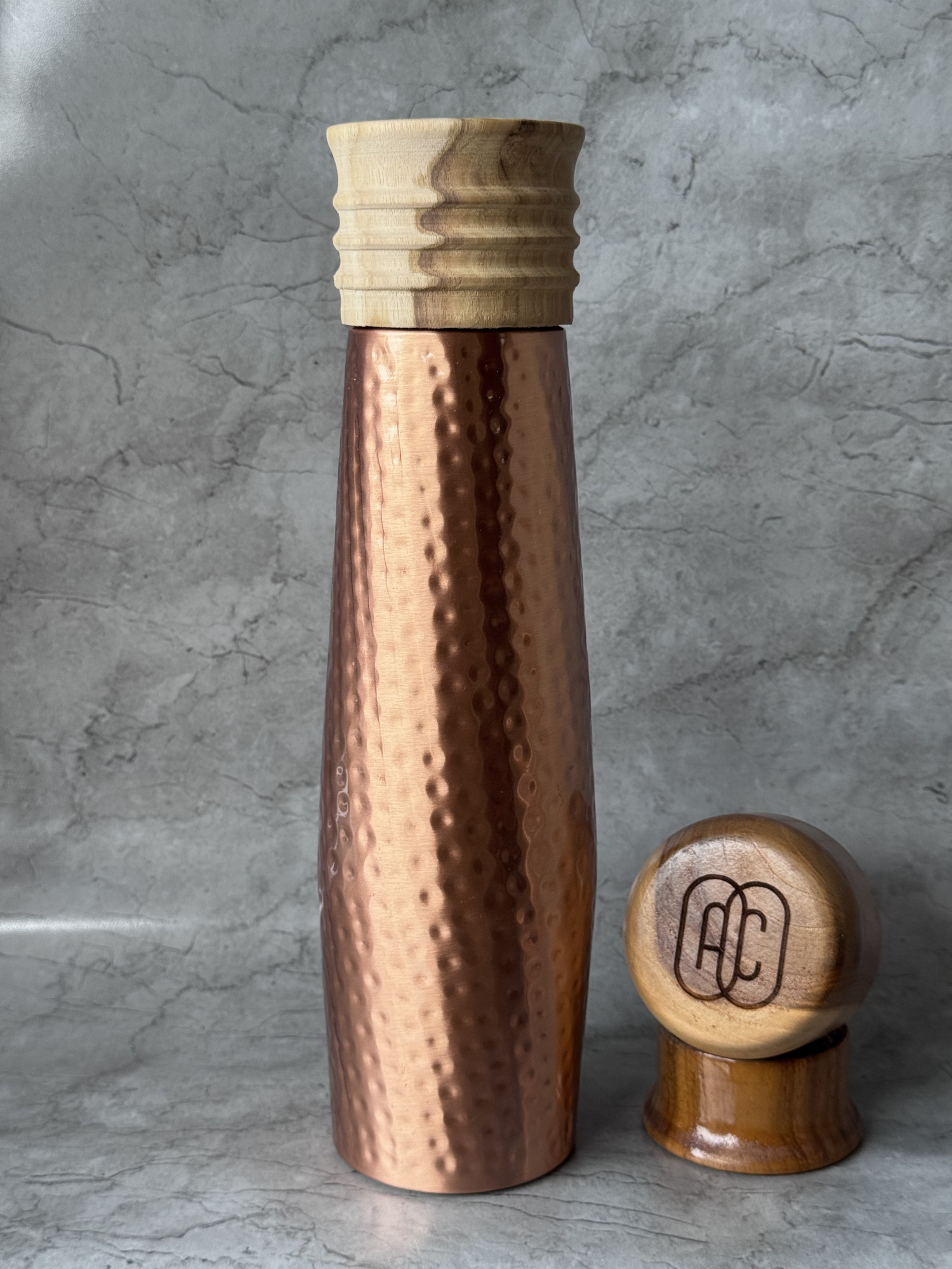 Vedavari Full Spotted Copper Bottle 1000 Ml - 1 U