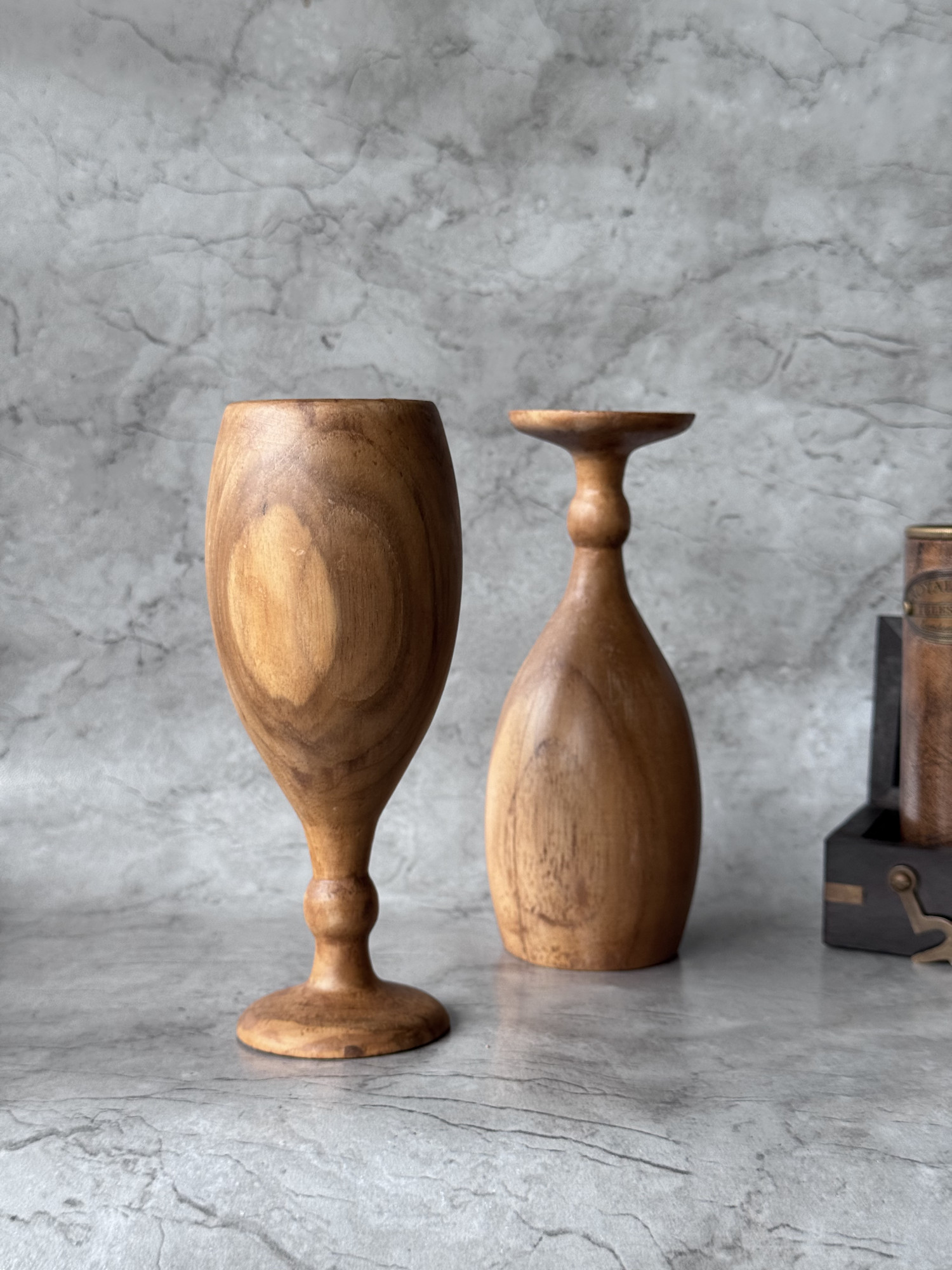 TEAK WOOD WINE GLASS - 1 U