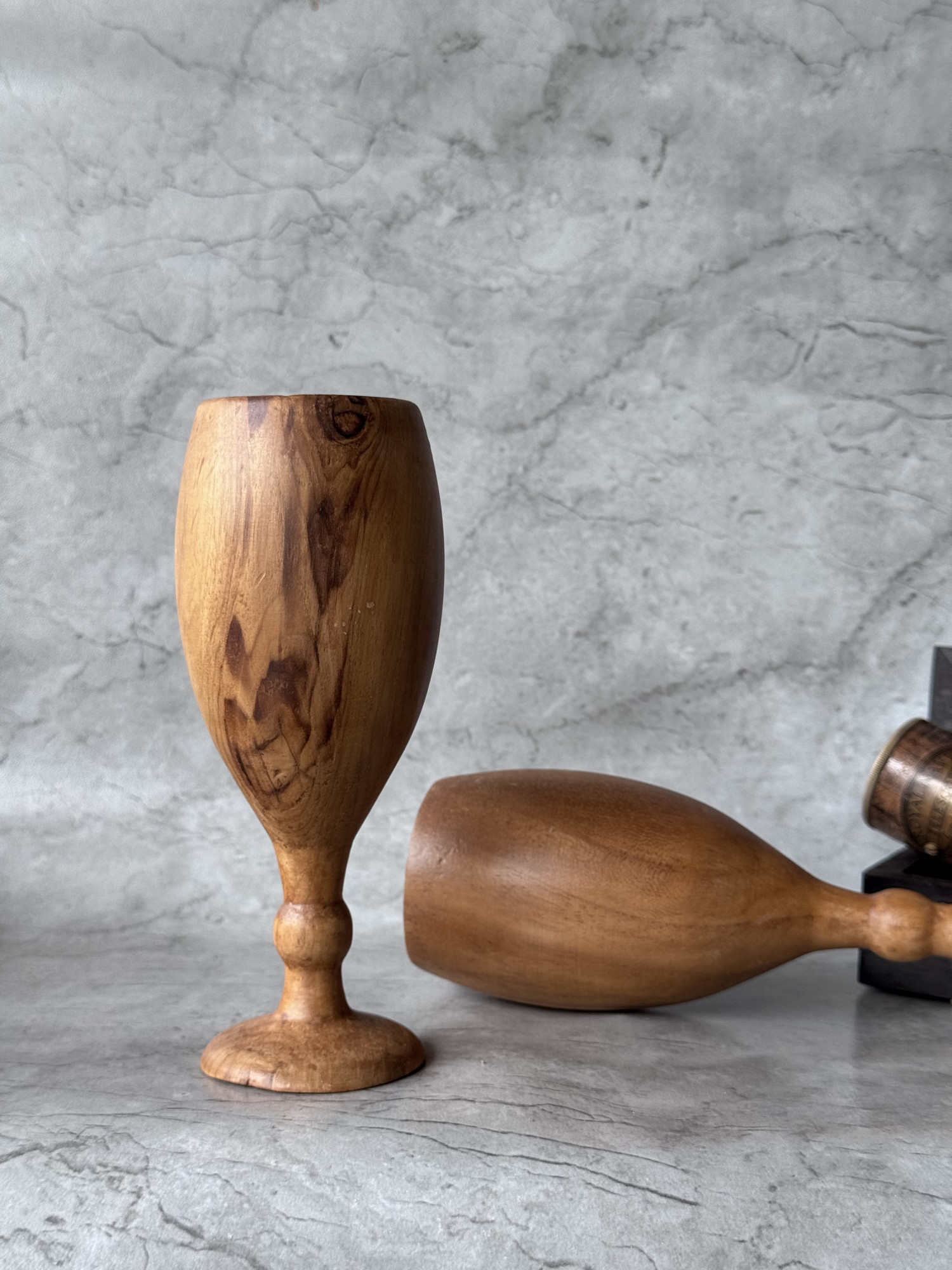 TEAK WOOD WINE GLASS - 1 U