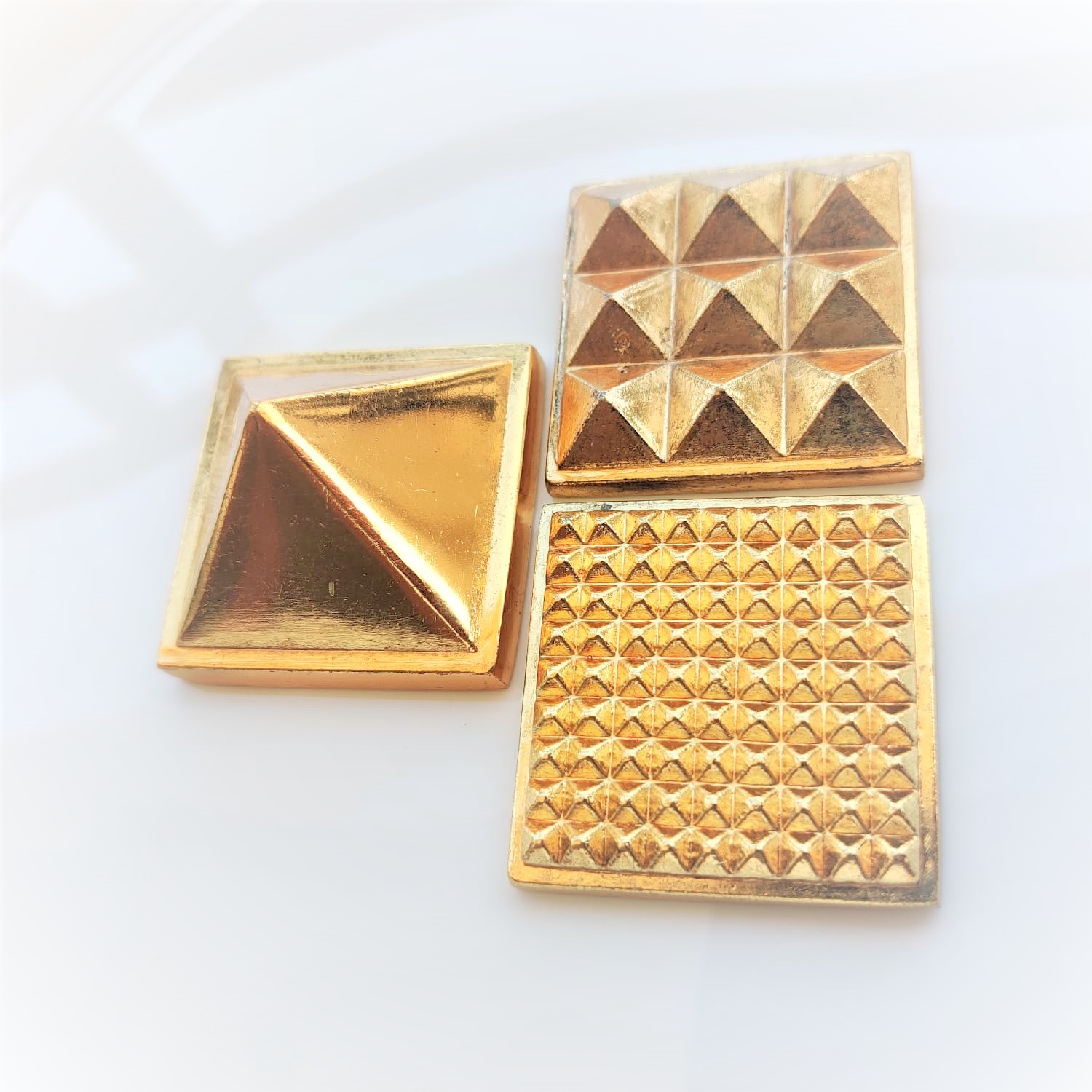 Vastu Metal pyramid - To increases the productivity in both quantity and quality