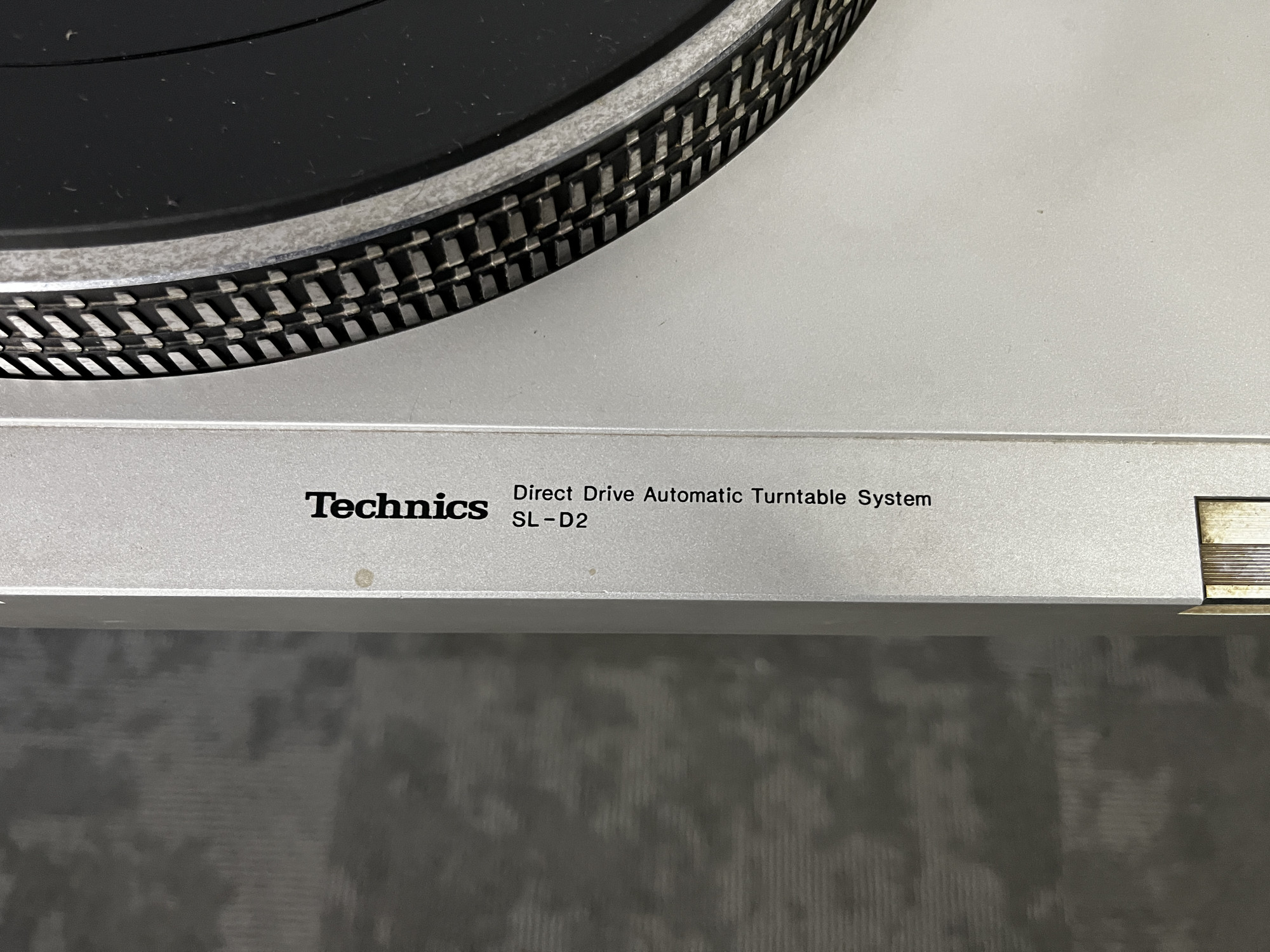 Technics SL- D2 direct drive automatic turntable system