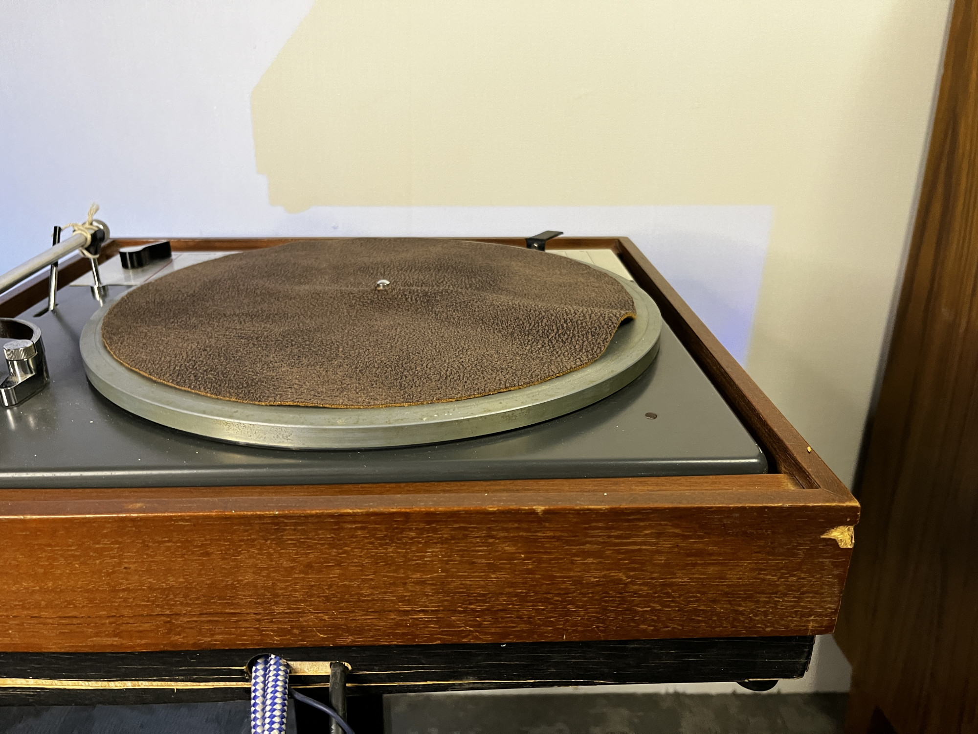 Goldring-Lenco GL75 Turntable
