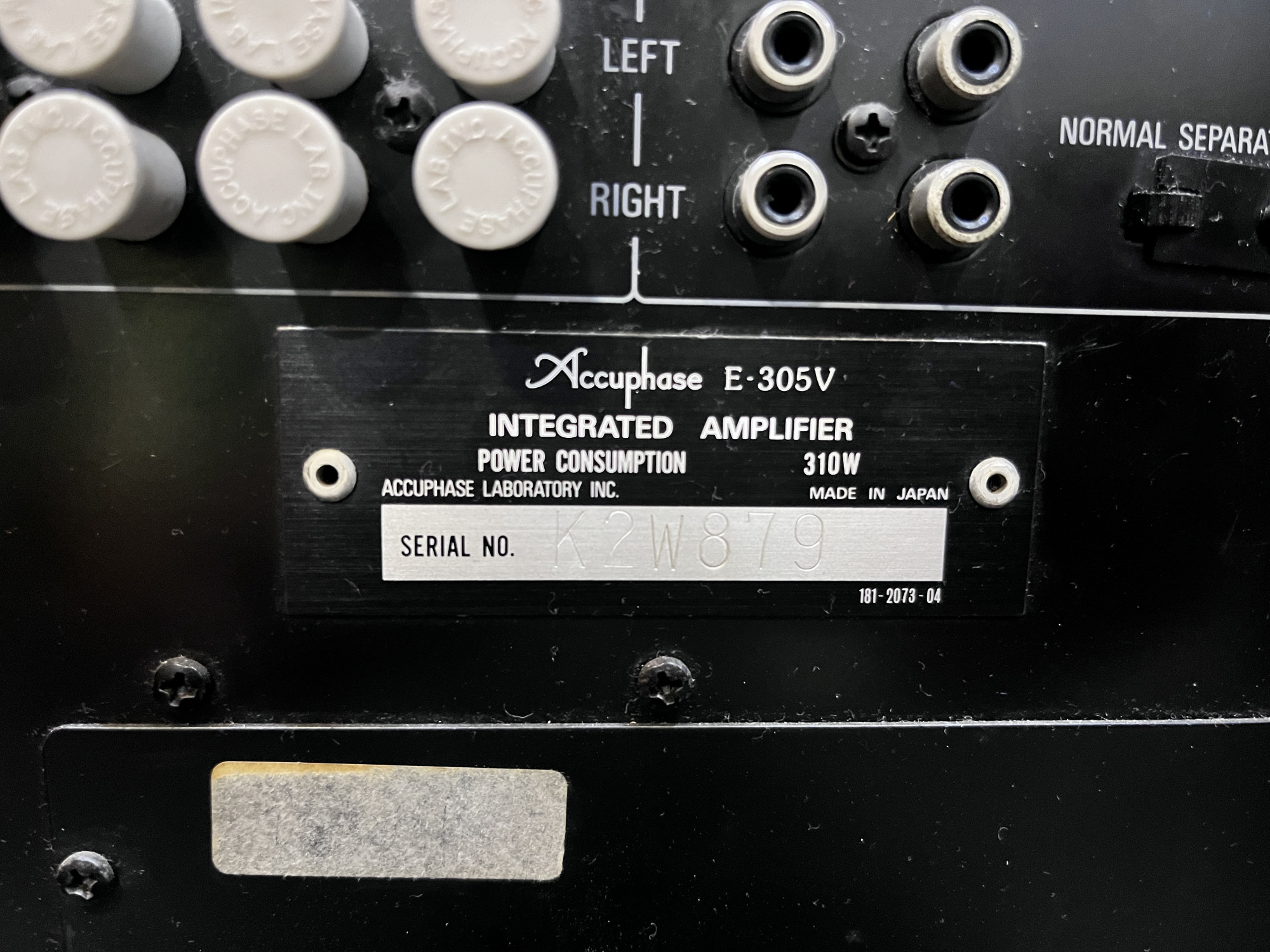 Accphase integrated stereo amplifier E-305v