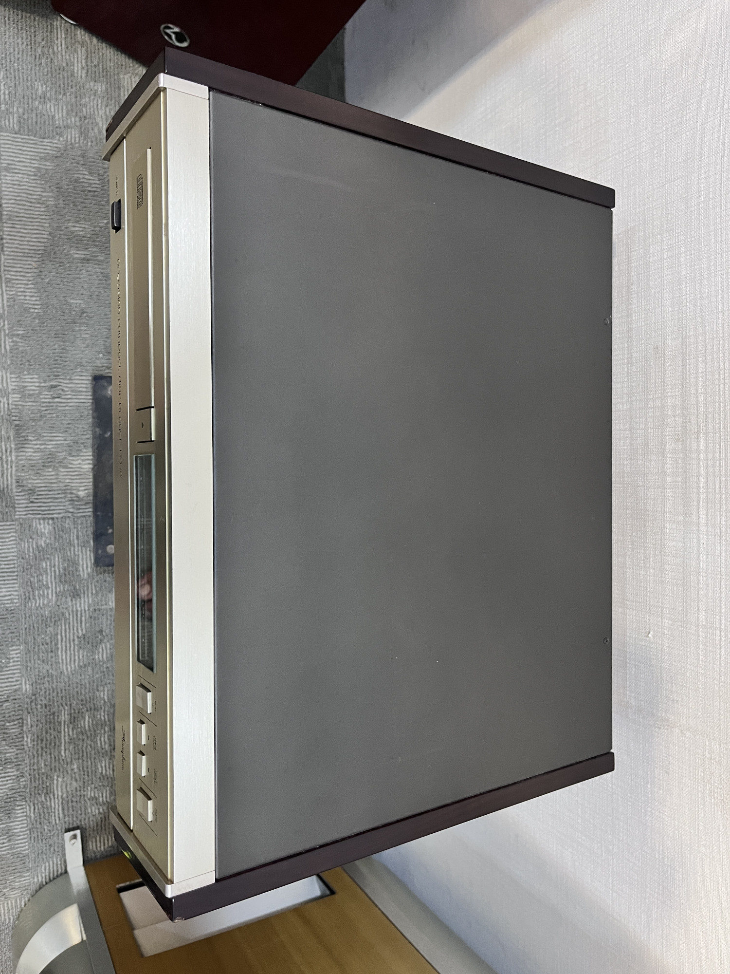 Accphase precision compact disc player DP-70