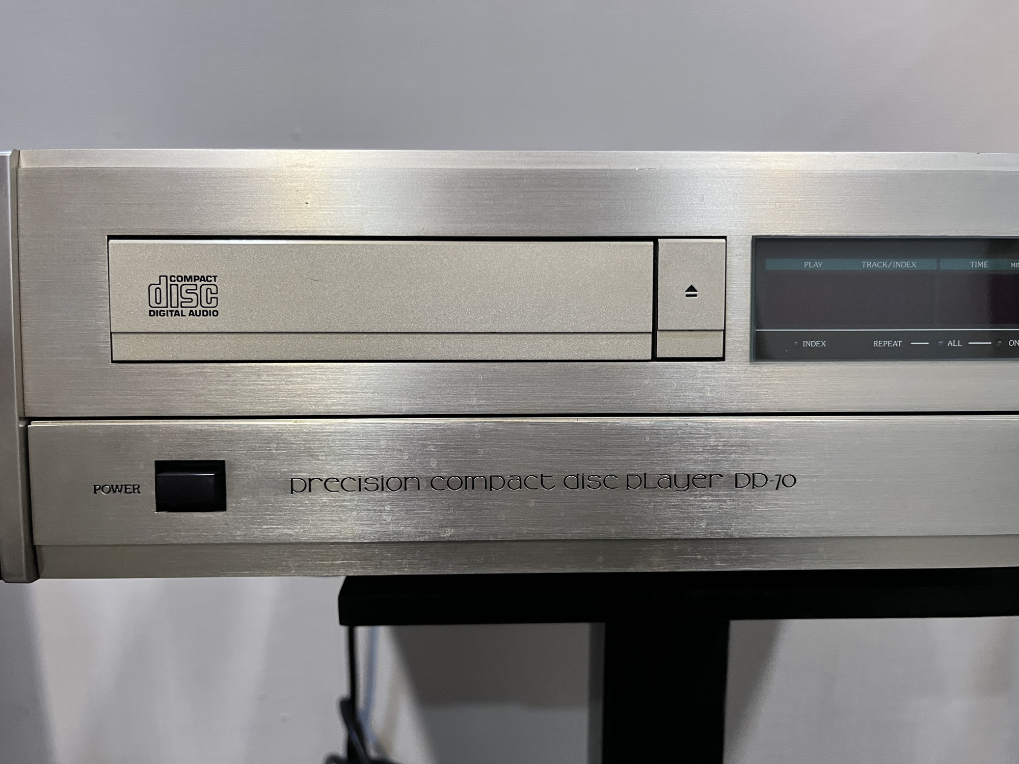 Accphase precision compact disc player DP-70