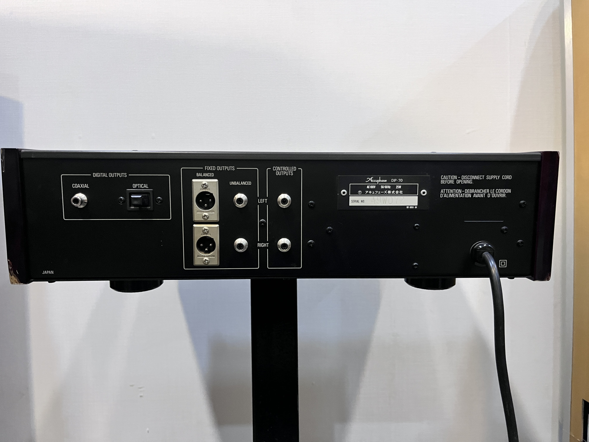 Accphase precision compact disc player DP-70