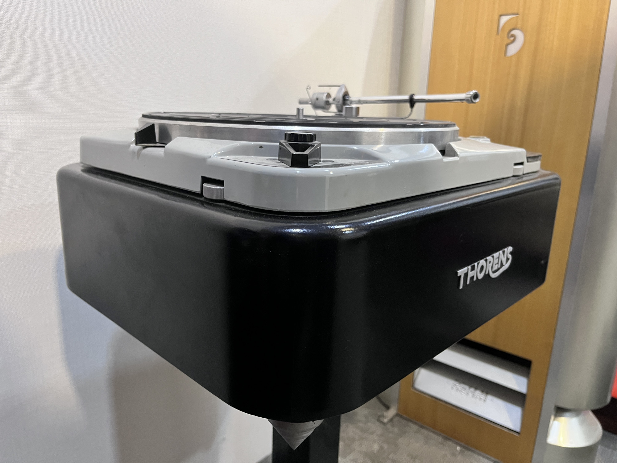 Thorens TD124 MKII turntable