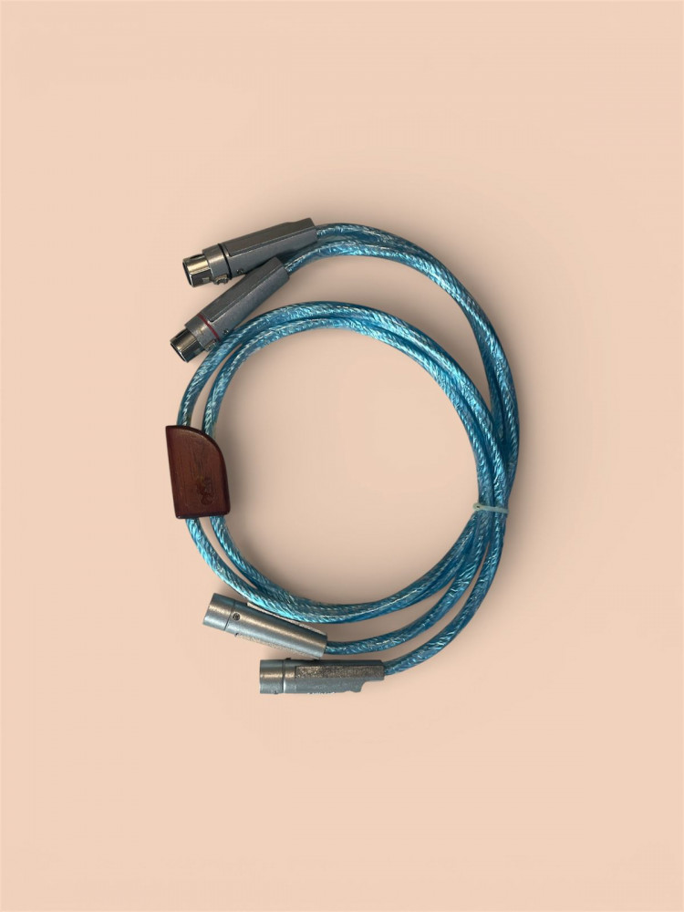 Image of XLR interconnect cable (balanced XLR cable)