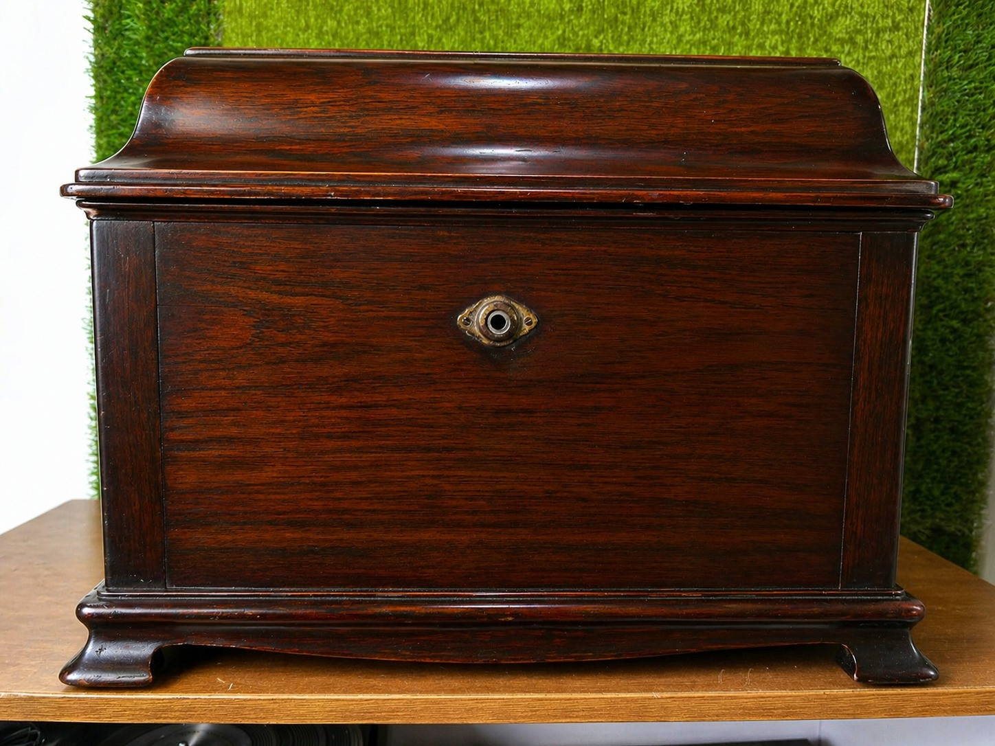 Antique Primaphone Wooden Wind-Up Tabletop Gramophone