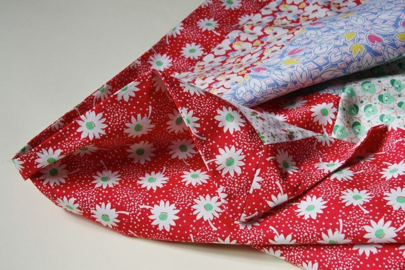 HOW TO MAKE A TABLECLOTH AND HOW MUCH FABRIC I NEED