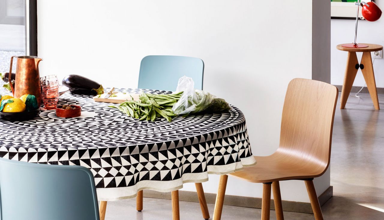 Decorate Table with Table Linens