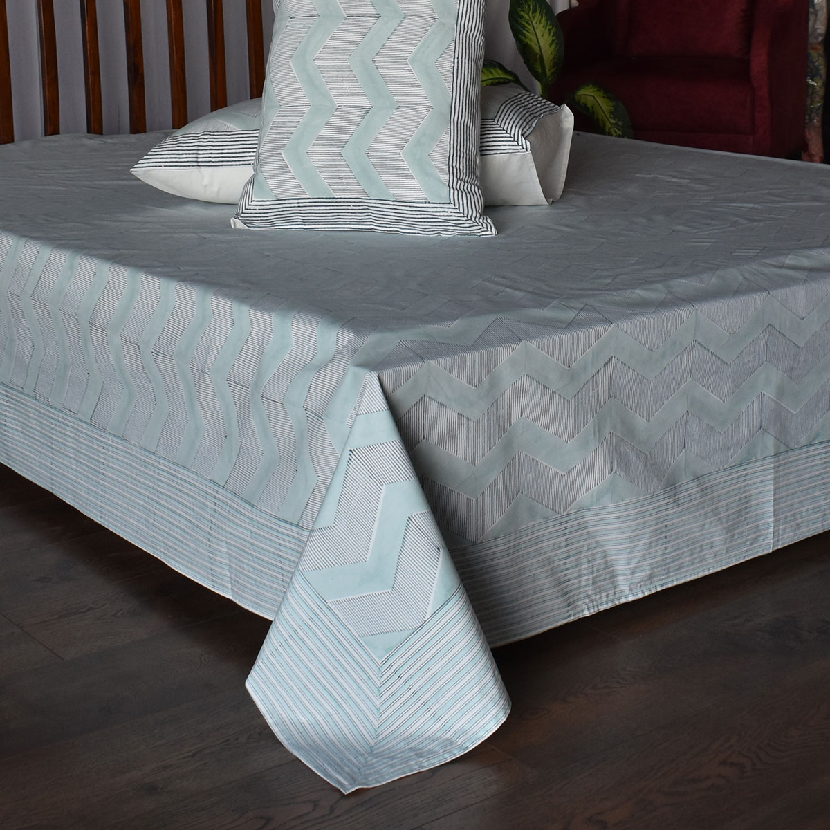 King Size Block Printed Percale Fine Cotton Bedspread with 2 Pillow Cases 100902