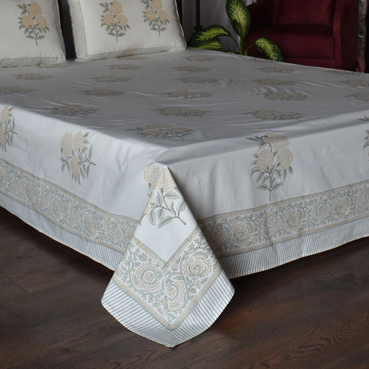 King Size Block Printed Percale Fine Cotton Bedspread with 2 Pillow Cases 100923