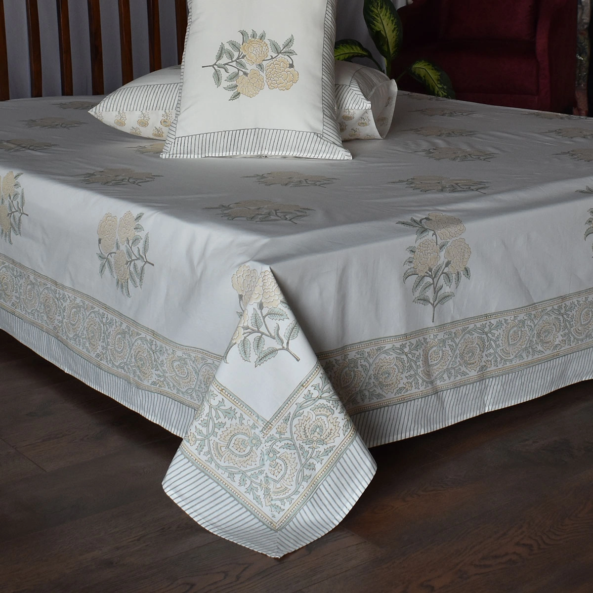 King Size Block Printed Percale Fine Cotton Bedspread with 2 Pillow Cases 100923