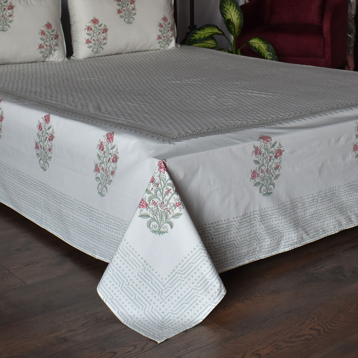 King Size Block Printed Percale Fine Cotton Bedspread with 2 Pillow Cases 100927
