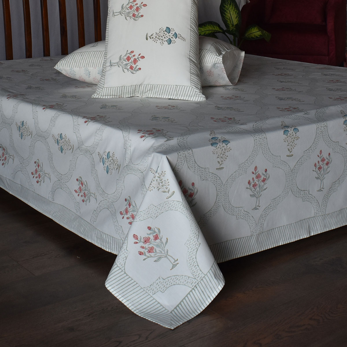 Queen Size Percale Fine Cotton Bedspread with 2 Pillow Cases 200012
