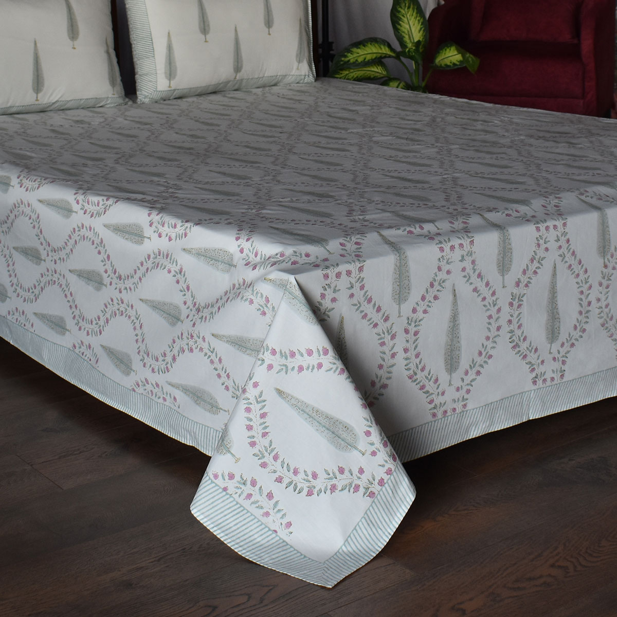 Queen Size Percale Fine Cotton Bedspread with 2 Pillow Cases 200017