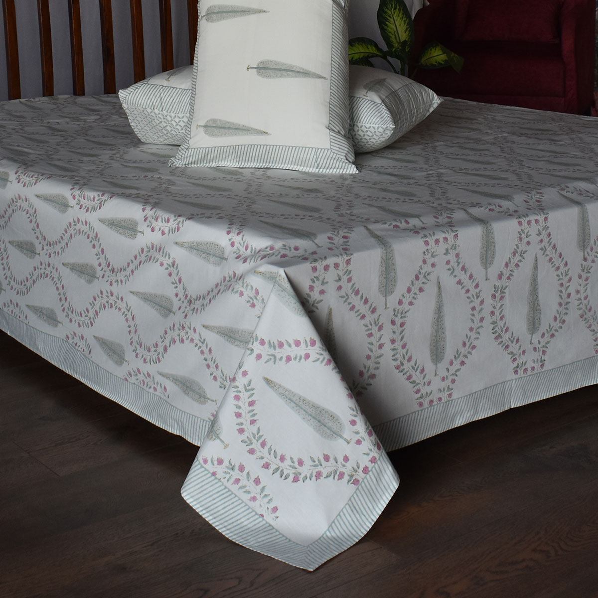 Queen Size Percale Fine Cotton Bedspread with 2 Pillow Cases 200017